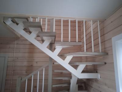 Лестница из ясеня сращенного Лестница из ясеня сращенного